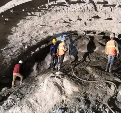 巨野拱顶带模注浆料的施工流程及注意事项